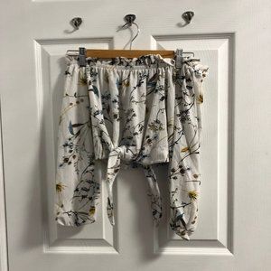 FLORAL ON THE SHOULDERS LONG SLEEVE